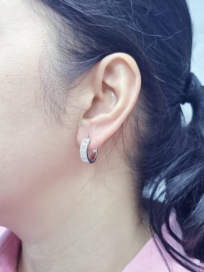 18K white gold geometric hoop earrings with baguette and round-cut diamonds, total 1.06ct