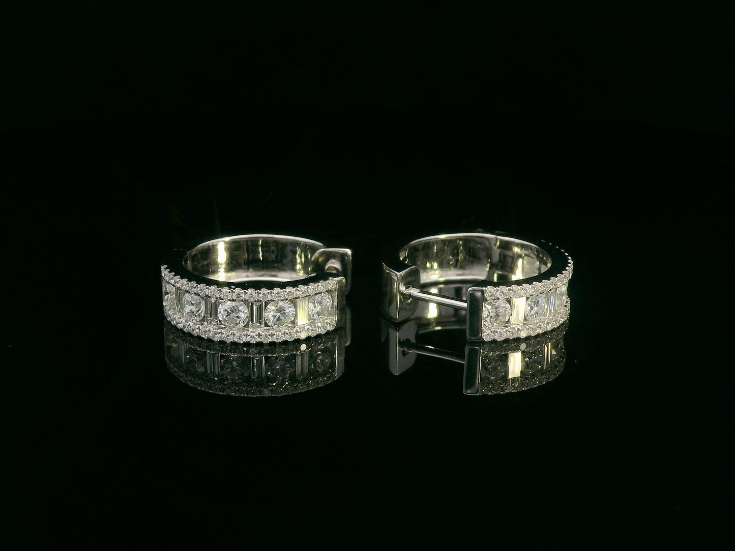 18K white gold geometric hoop earrings with baguette and round-cut diamonds, total 1.06ct