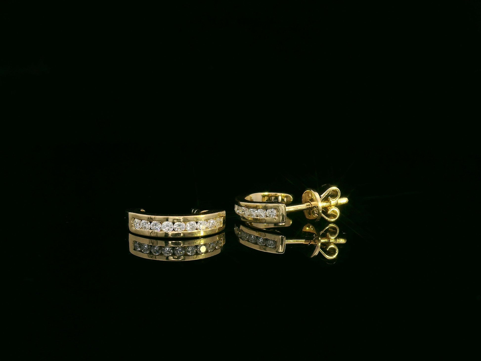 18K yellow gold diamond half-hoop earrings – 0.21ct pavé-set round diamonds, modern fine jewelry by Emirates Diamonds