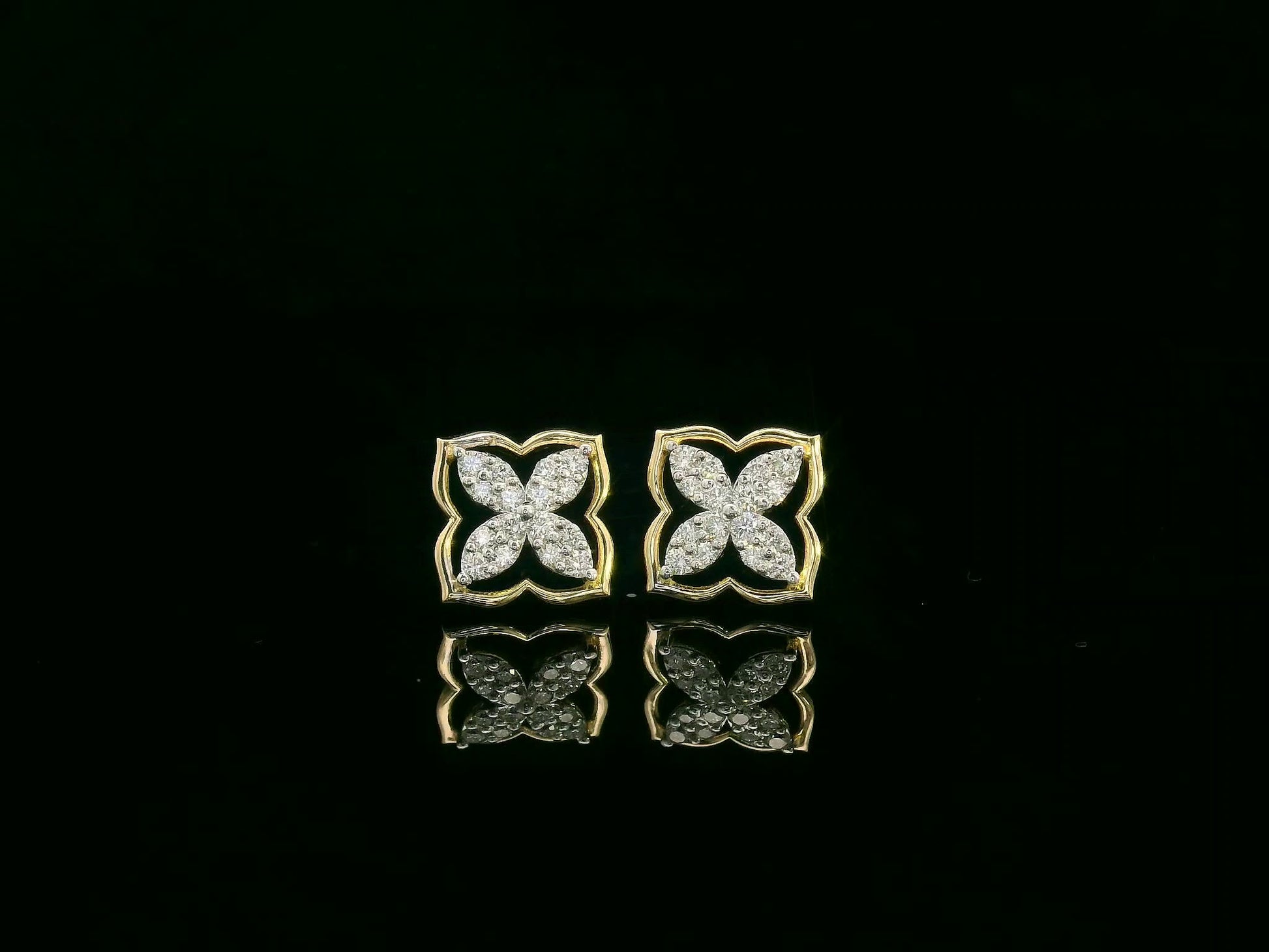 18K Yellow Gold Clover Diamond Stud Earrings, 0.26 Carat Round Diamonds, Floral-Inspired Design