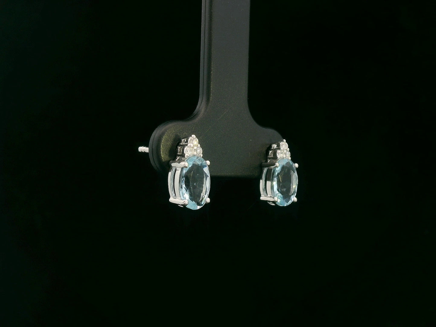 Oval aquamarine and diamond cluster earrings in 18K white gold by Emirates Diamonds