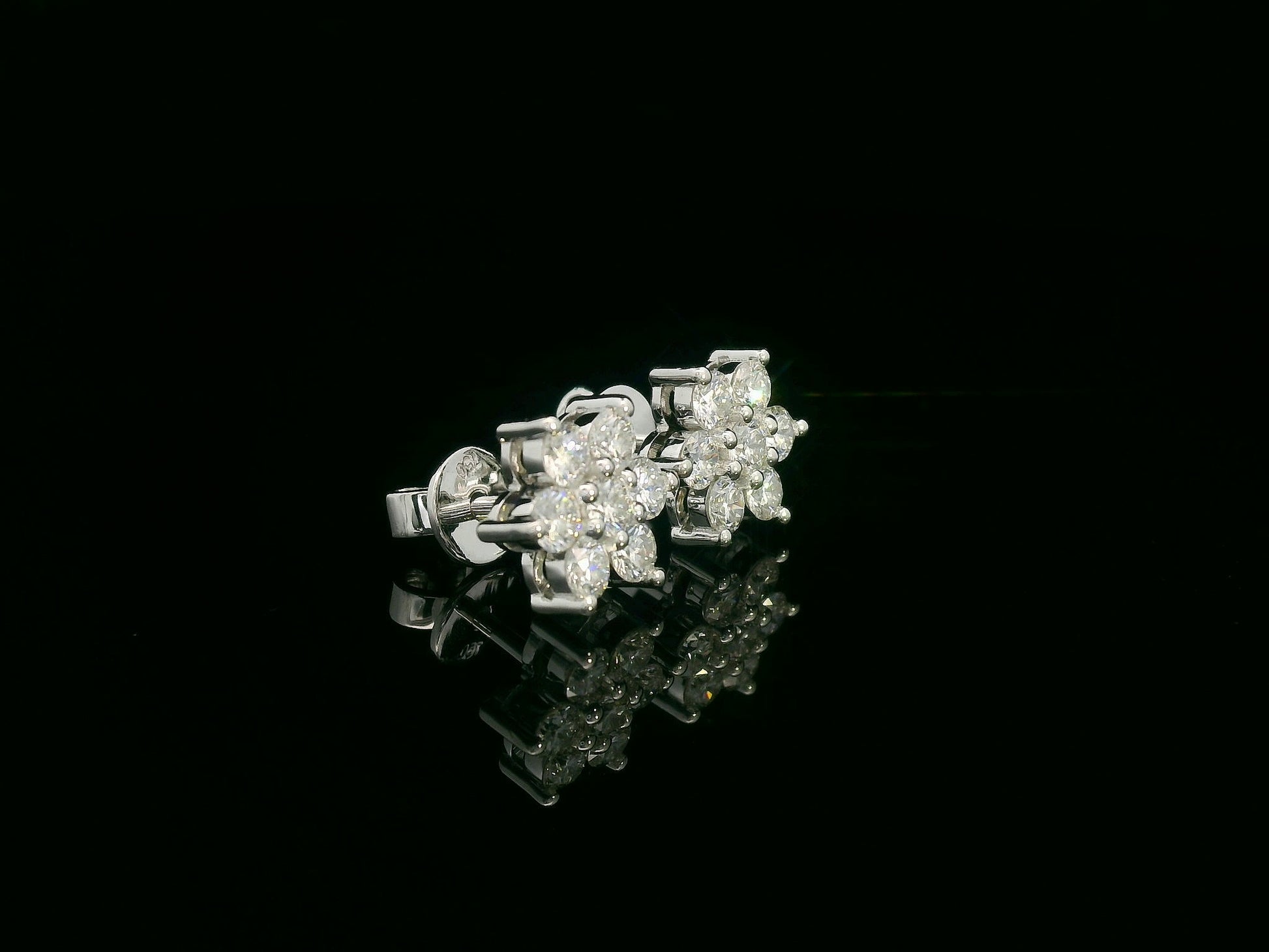 18K white gold diamond cluster stud earrings – 1.03ct round brilliant fine jewelry Dubai by Emirates Diamonds