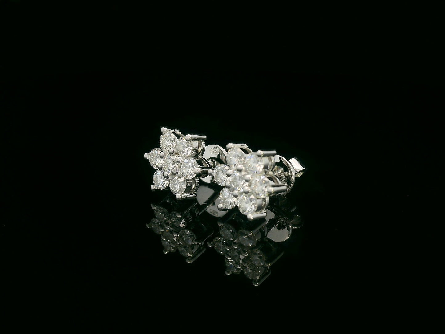 18K white gold diamond cluster stud earrings – 1.03ct round brilliant fine jewelry Dubai by Emirates Diamonds