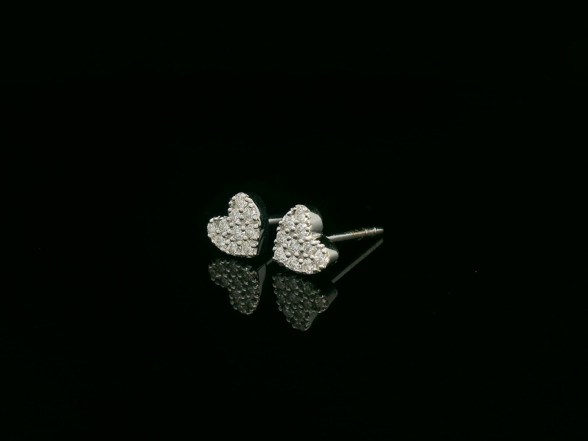 18K white gold diamond heart stud earrings – 0.18ct pavé-set diamonds in heart design, fine jewelry by Emirates Diamonds