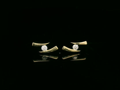 Modern Solitaire Diamond Earrings in 18K Yellow Gold