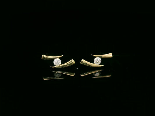 Modern Solitaire Diamond Earrings in 18K Yellow Gold