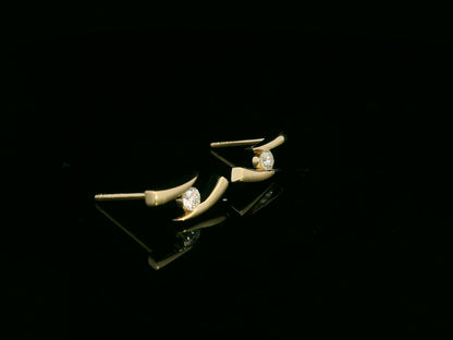 Modern Solitaire Diamond Earrings in 18K Yellow Gold