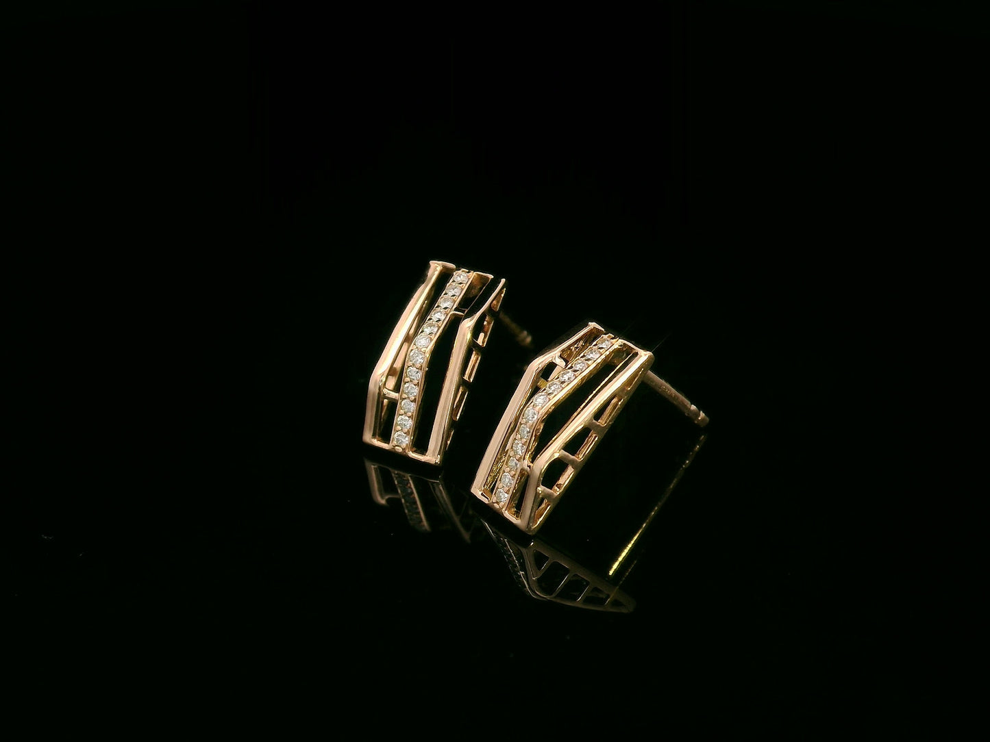 18K rose gold geometric open-work diamond earrings with pavé bar, 0.07ct – Emirates Diamonds