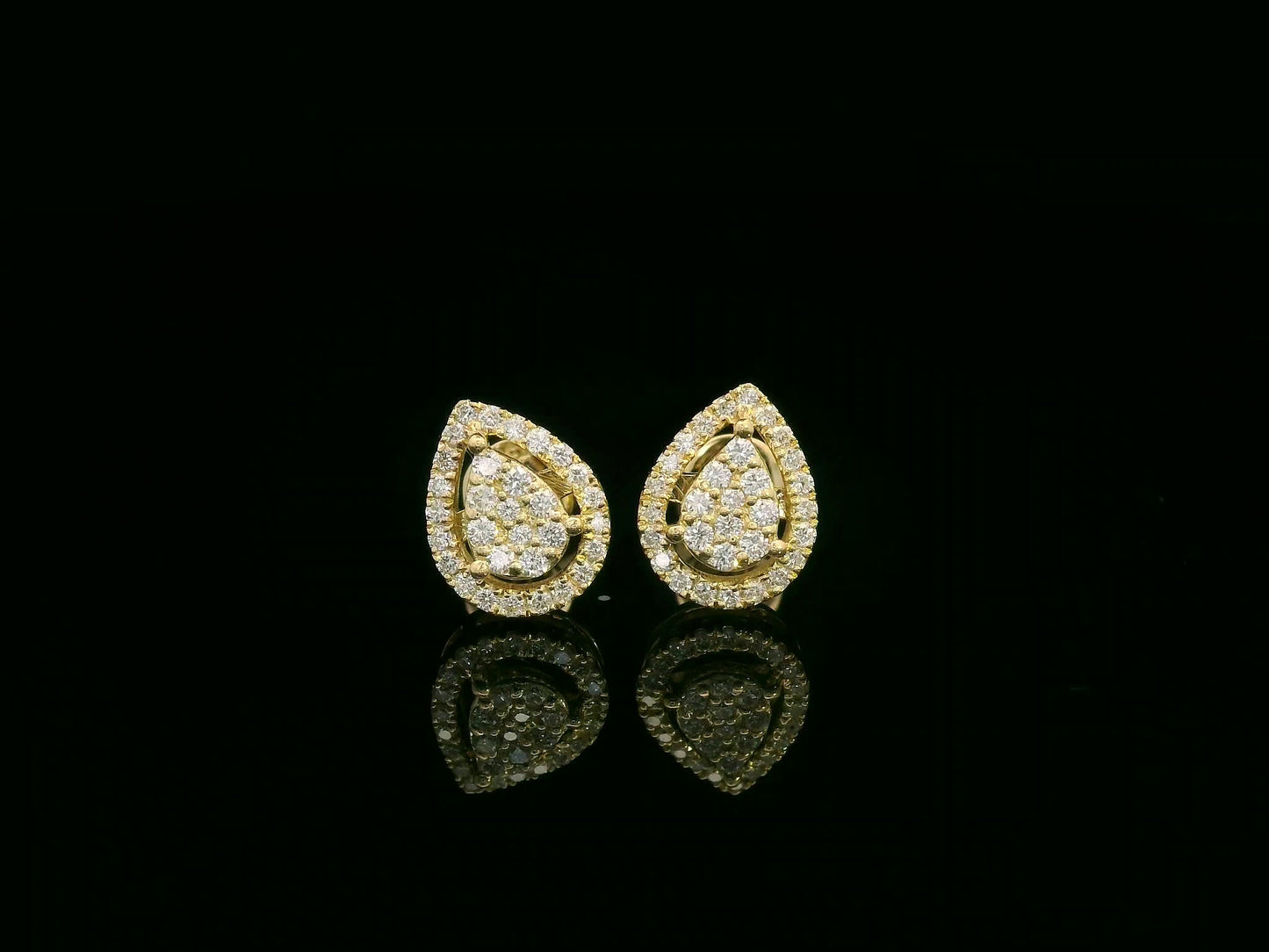 18K yellow gold pear-shaped pavé diamond stud earrings – 0.27ct teardrop diamond studs by Emirates Diamonds.