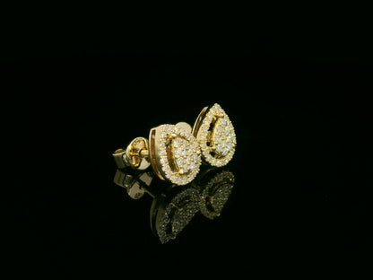 18K yellow gold pear-shaped pavé diamond stud earrings – 0.27ct teardrop diamond studs by Emirates Diamonds.