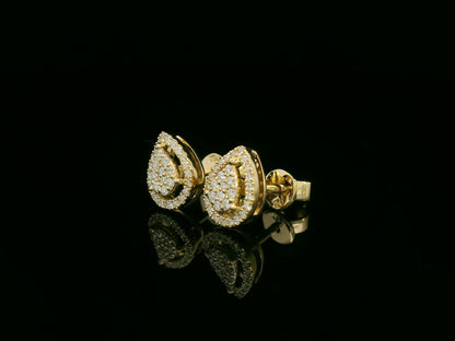 18K yellow gold pear-shaped pavé diamond stud earrings – 0.27ct teardrop diamond studs by Emirates Diamonds.