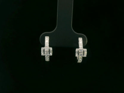 18K white gold diamond earrings with emerald-cut inspired baguette and round diamond centerpiece – fine jewelry by Emirates Diamonds