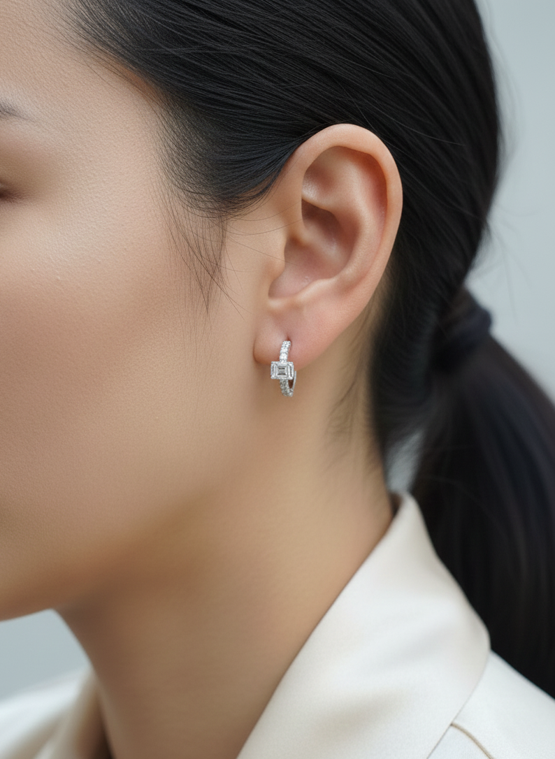 18K white gold diamond earrings with emerald-cut inspired baguette and round diamond centerpiece – fine jewelry by Emirates Diamonds