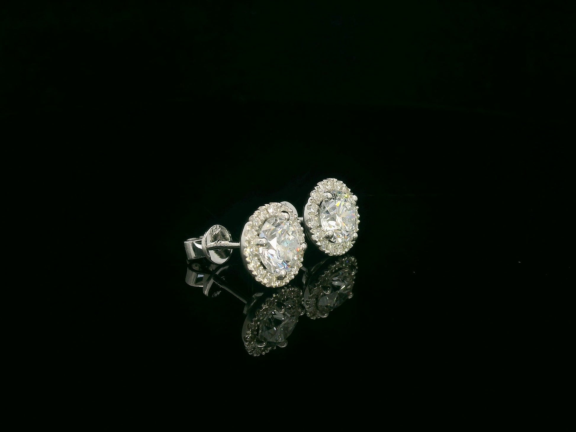 18K white gold round diamond halo stud earrings with GIA certified diamonds – Emirates Diamonds