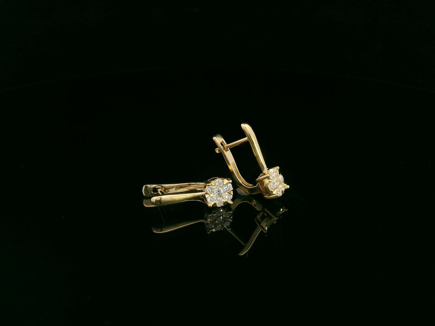 0.38 carat diamond hoop earrings in 18K yellow gold by Emirates Diamonds