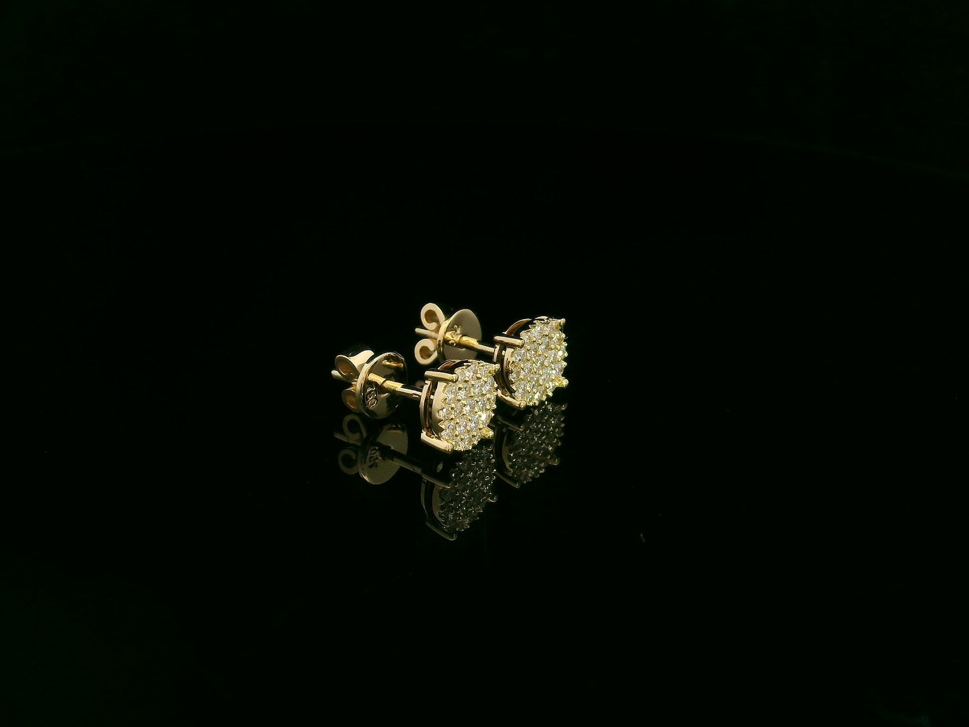 Diamond cluster stud earrings in 18K yellow gold by Emirates Diamonds