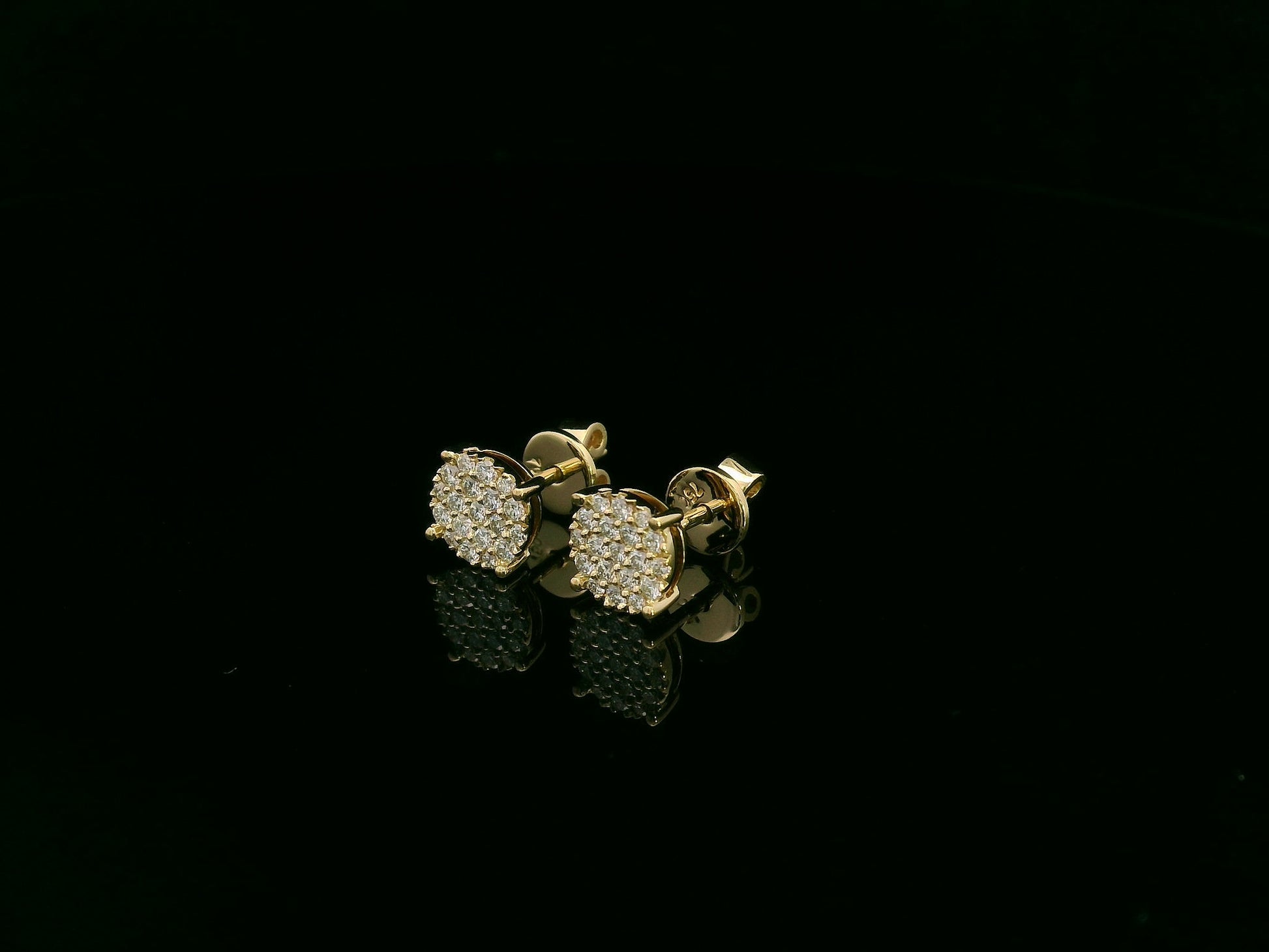 Diamond cluster stud earrings in 18K yellow gold by Emirates Diamonds