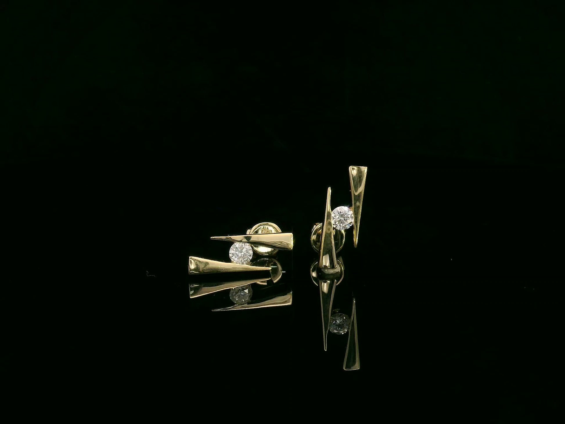 18K yellow gold geometric diamond stud earrings 0.23 carat by Emirates Diamonds