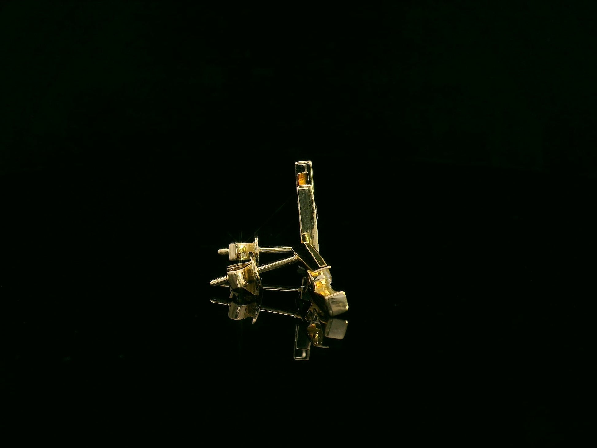 18K yellow gold geometric diamond stud earrings 0.23 carat by Emirates Diamonds