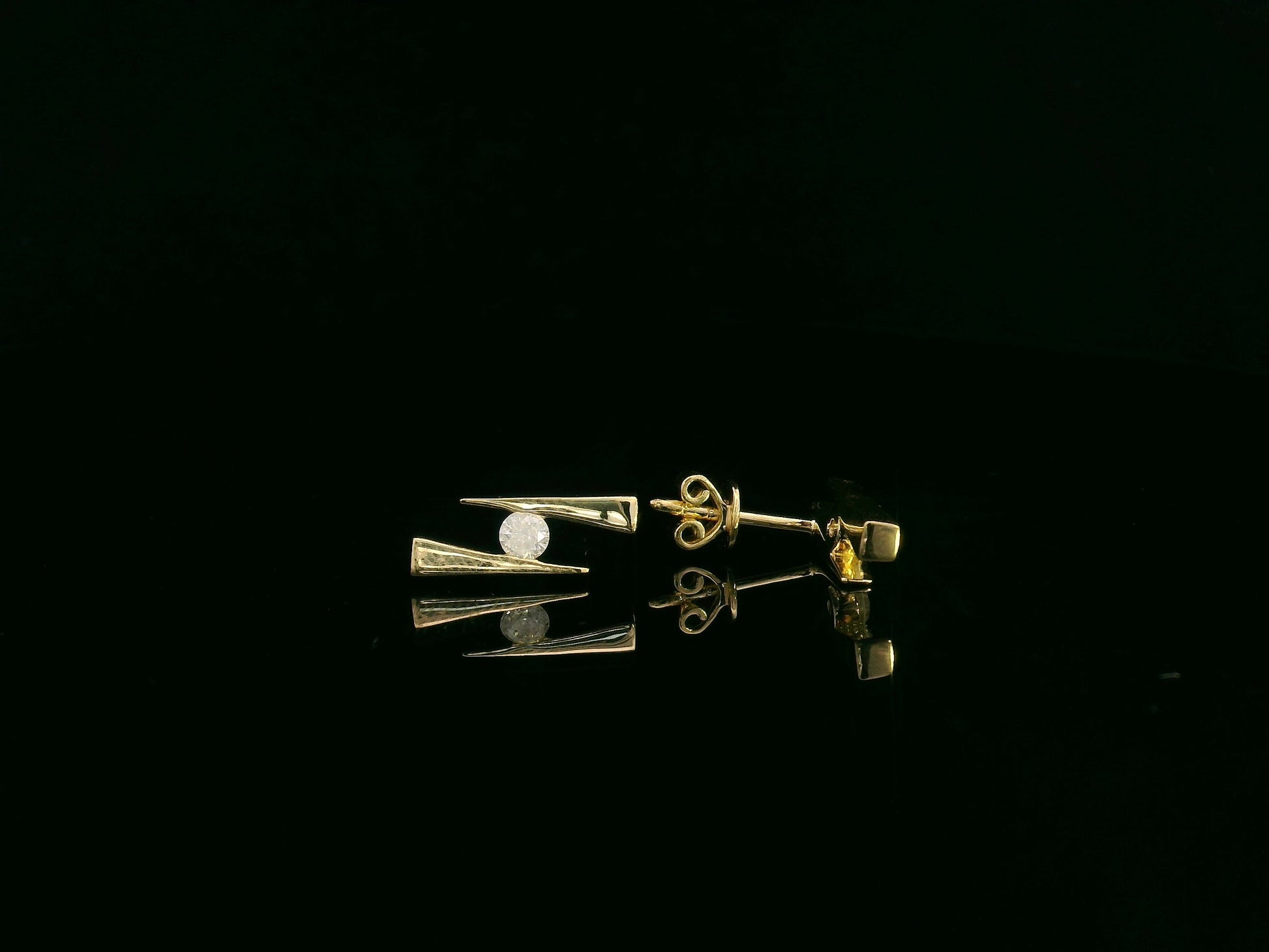 18K yellow gold geometric diamond stud earrings 0.23 carat by Emirates Diamonds