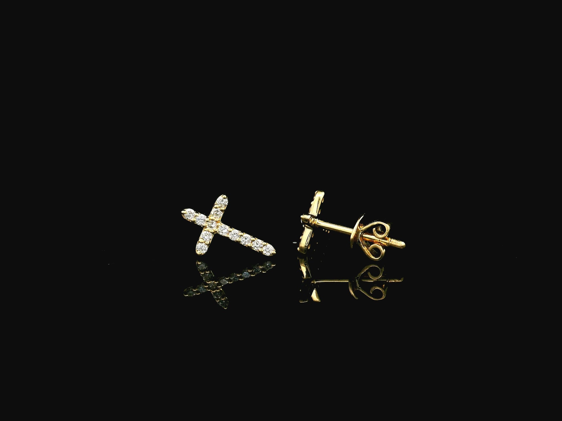 0.20 carat diamond cross stud earrings in 18K yellow gold by Emirates Diamonds