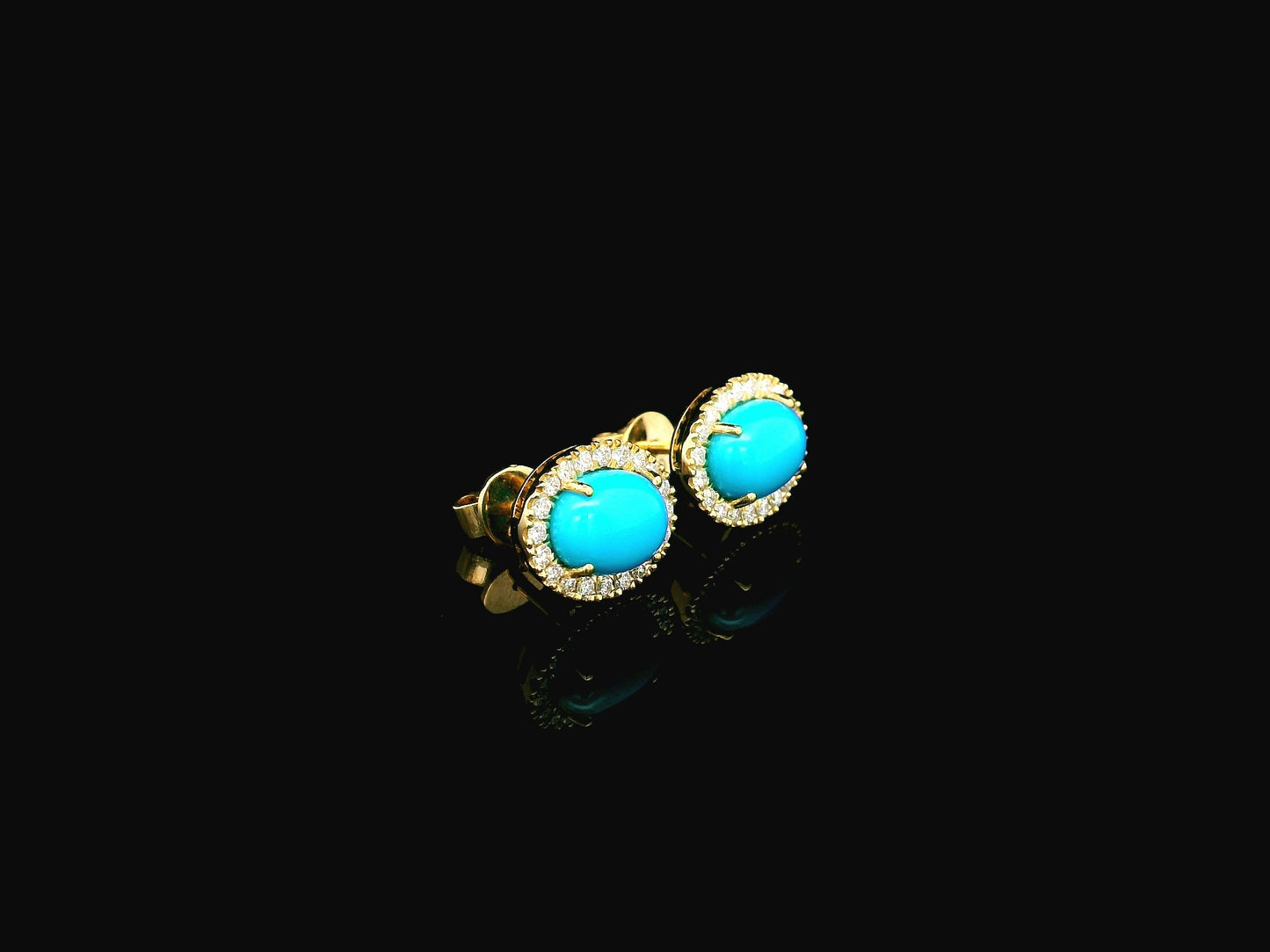 Turquoise and diamond halo stud earrings in 18K yellow gold