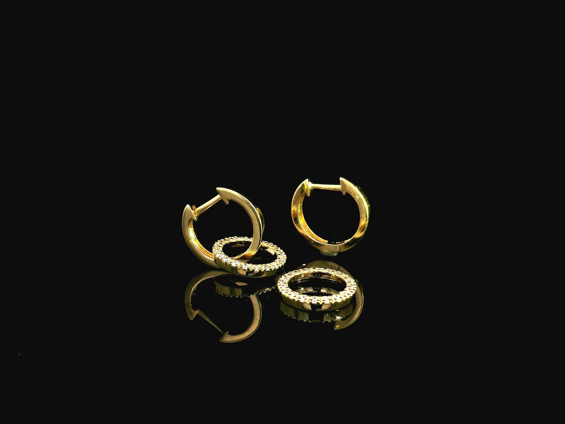 Convertible diamond hoop earrings in 18K yellow gold with detachable pavé diamond circles