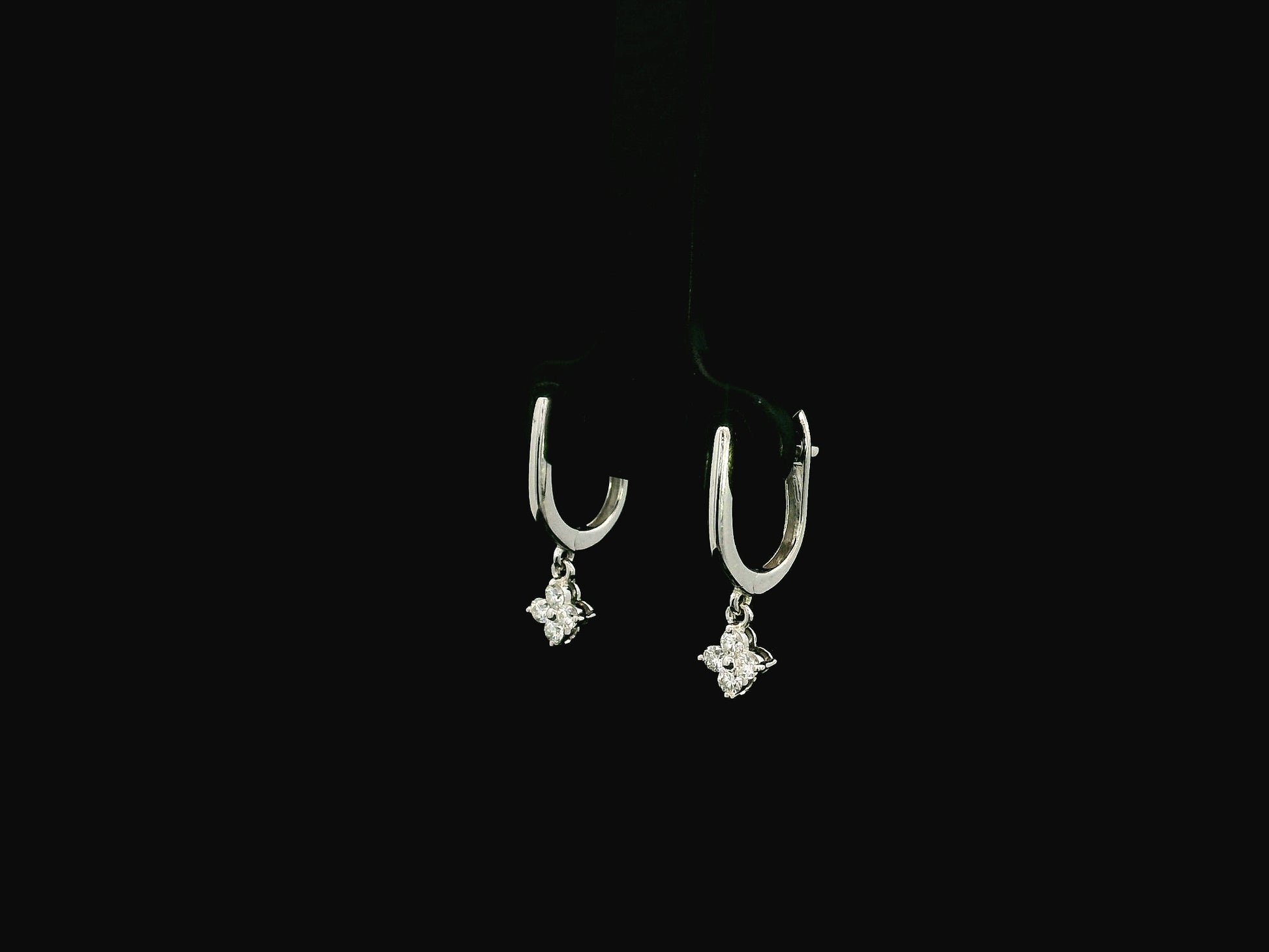 Minimal diamond drop earrings in 18K gold with round brilliant diamonds