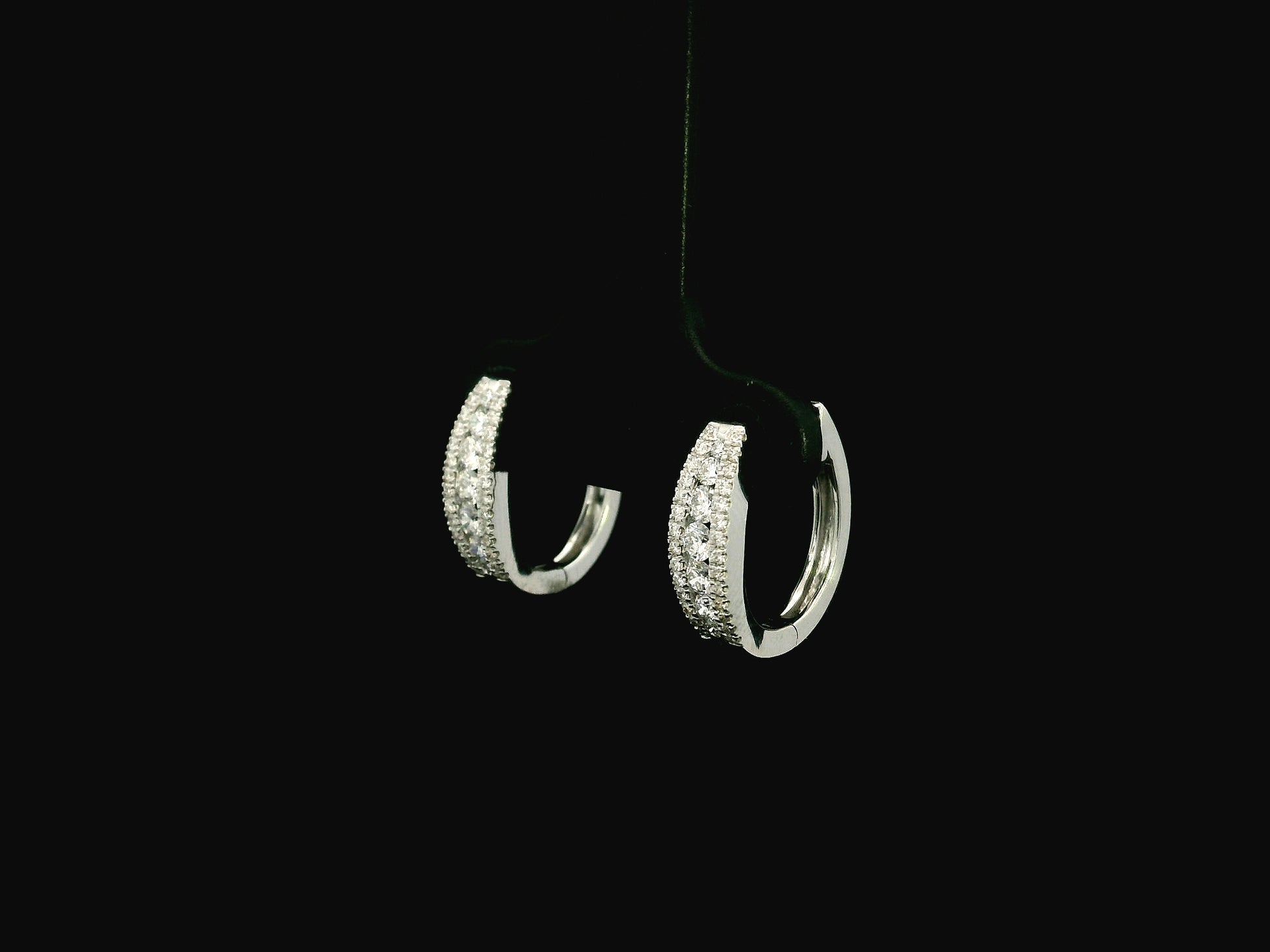 Diamond huggie hoop earrings in 18K white gold with pavé diamonds