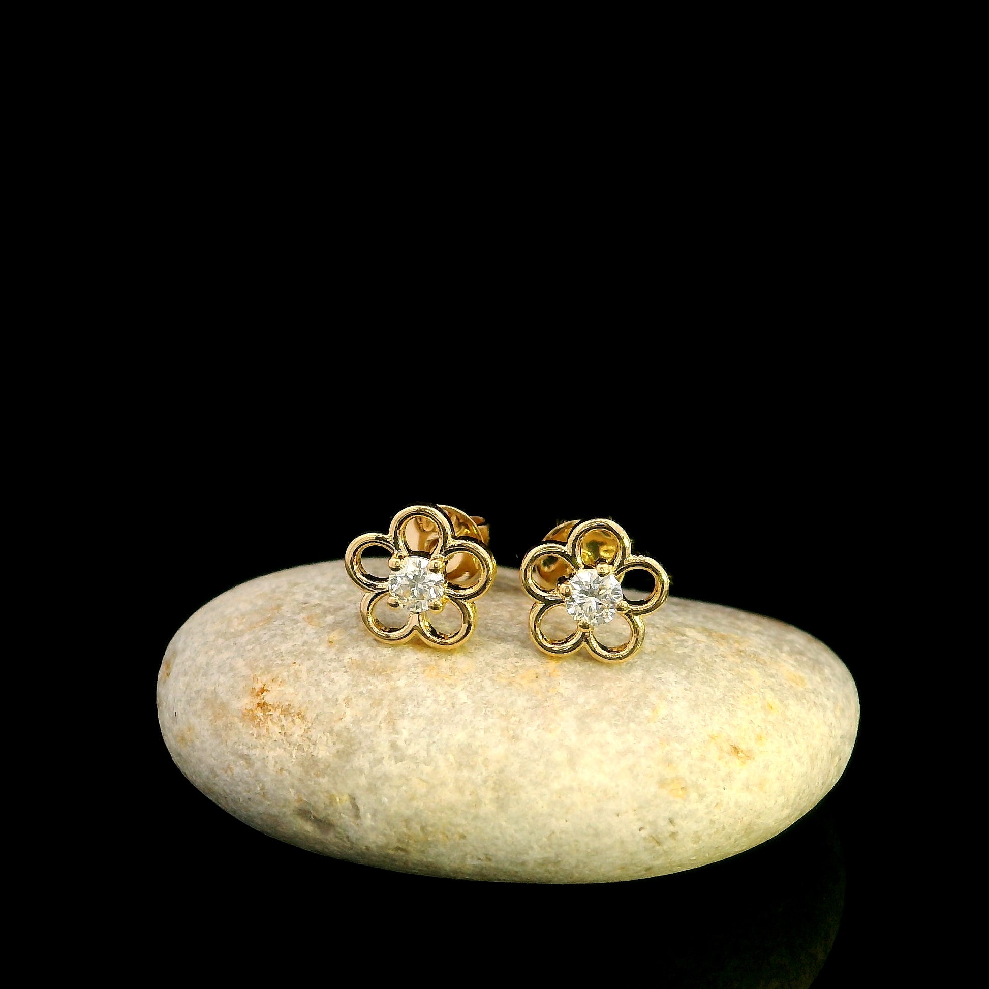 18K yellow gold flower diamond stud earrings featuring round brilliant natural diamonds in a delicate open floral design.