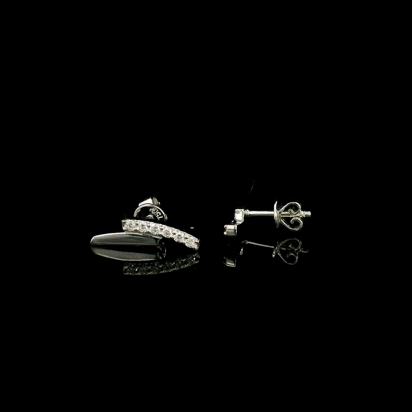 18K White Gold Diamond Curve Stud Earrings with 0.22 Carat Natural Diamonds