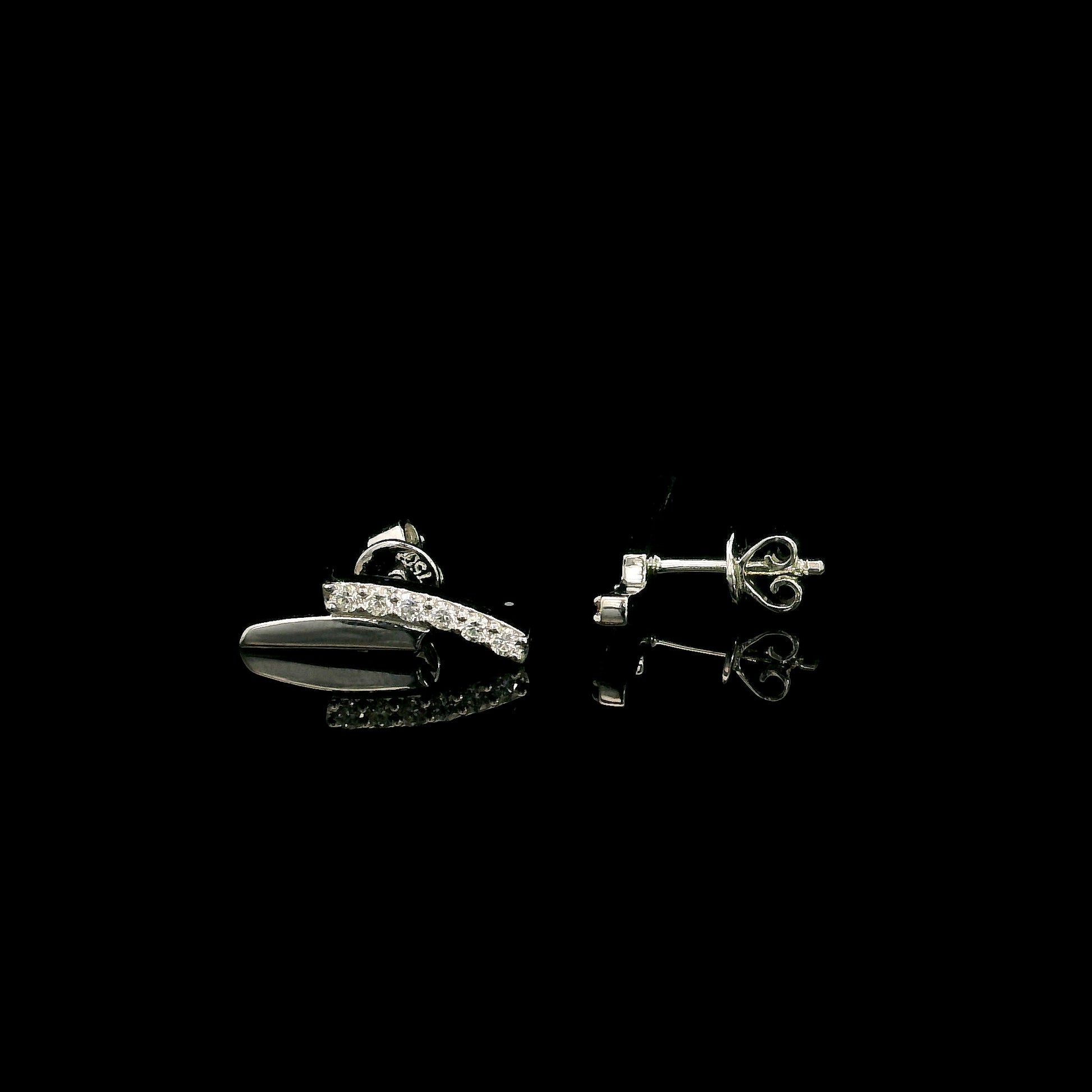 18K White Gold Diamond Curve Stud Earrings with 0.22 Carat Natural Diamonds