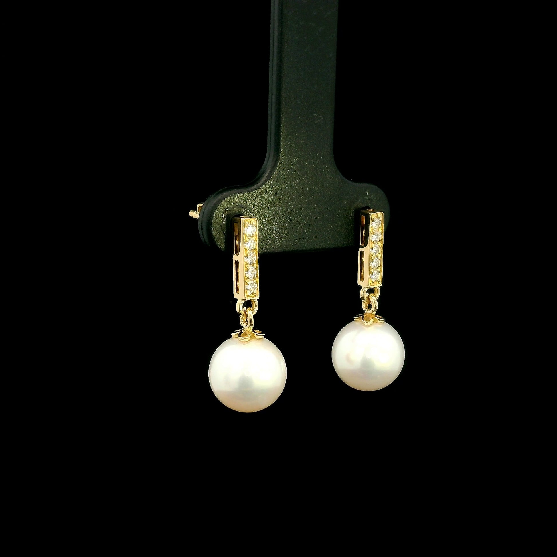 Freshwater pearl and diamond drop earrings in 18K yellow gold with diamond-set bar detail