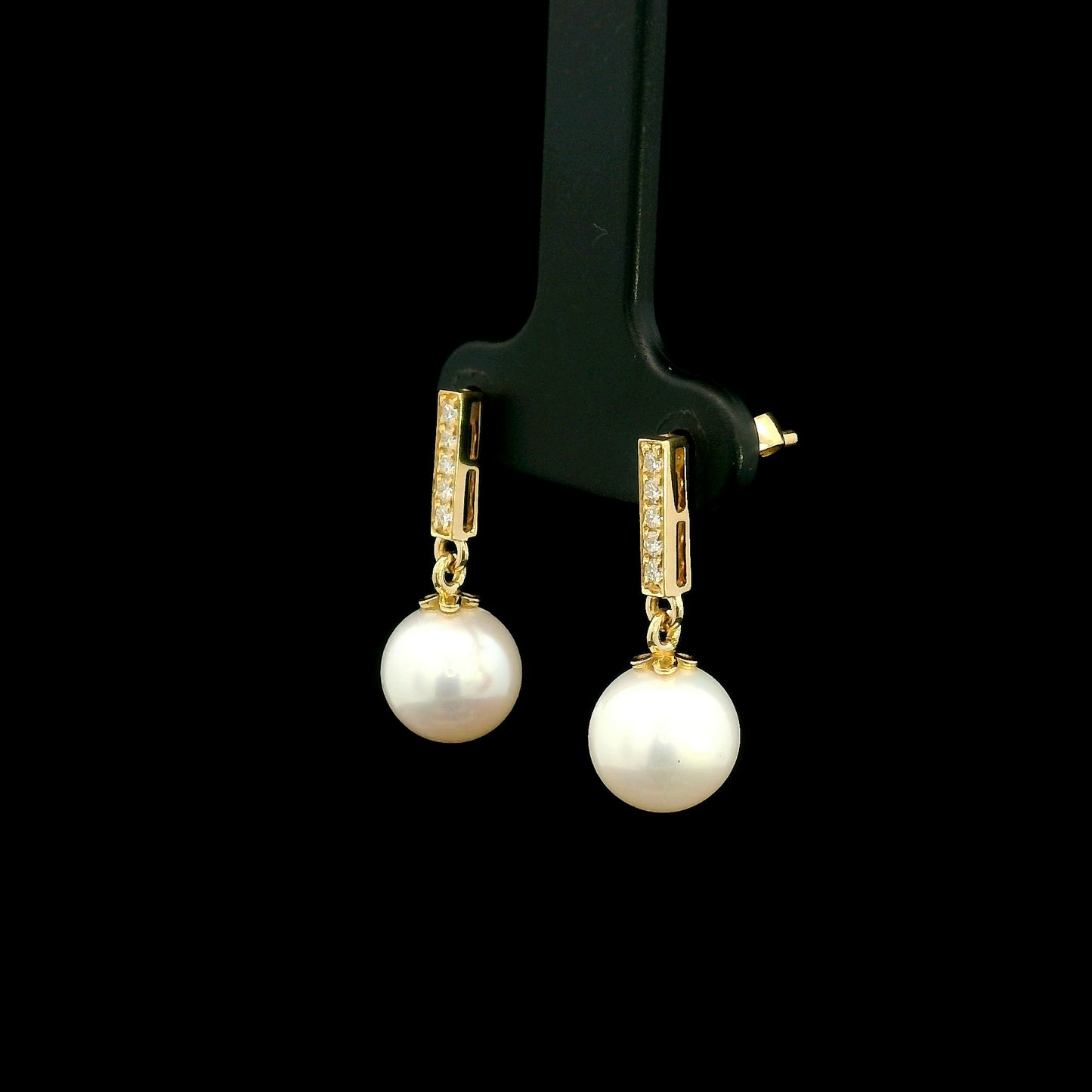 Freshwater pearl and diamond drop earrings in 18K yellow gold with diamond-set bar detail