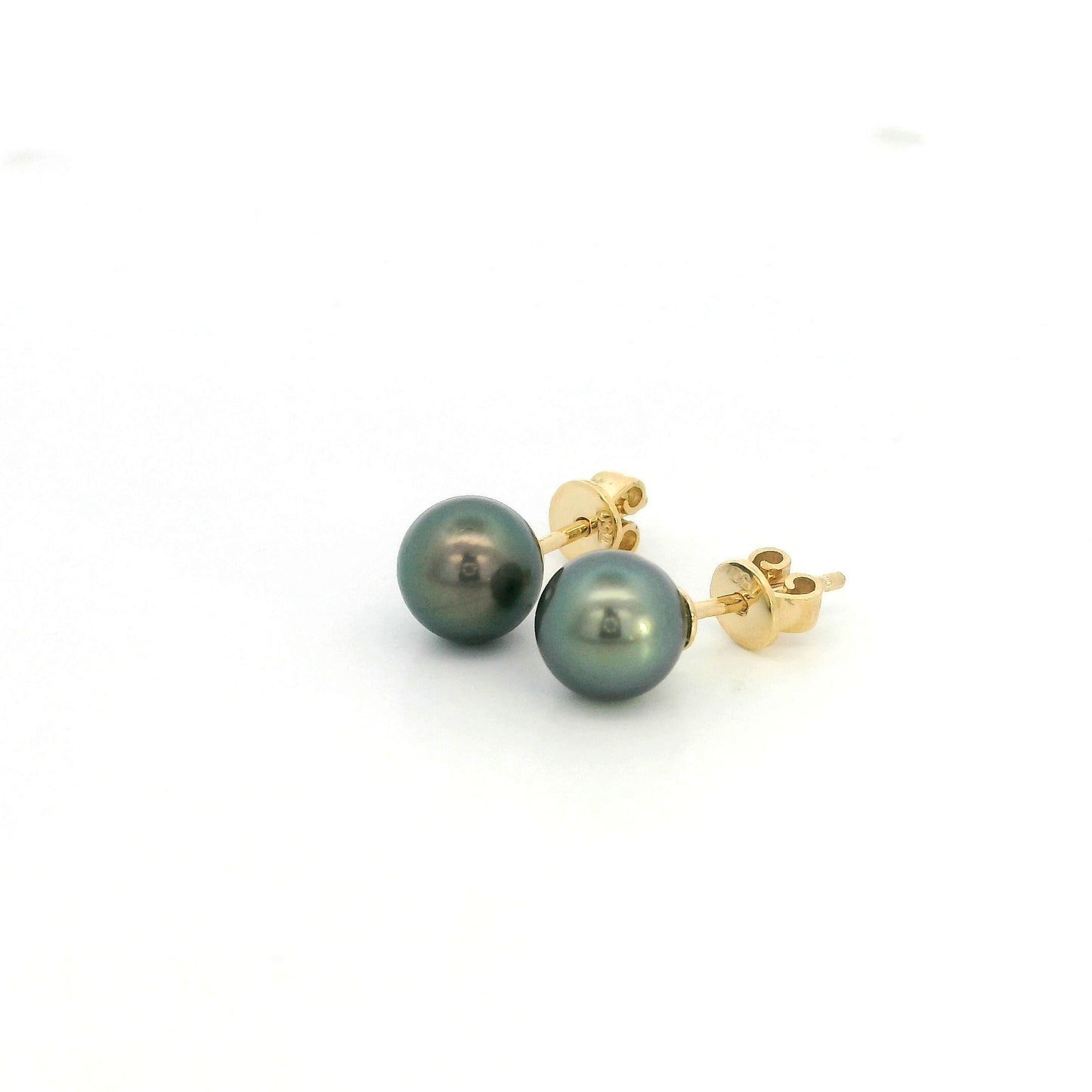 Tahitian black pearl stud earrings in 18K yellow gold with 7 x 7.5 mm pearls