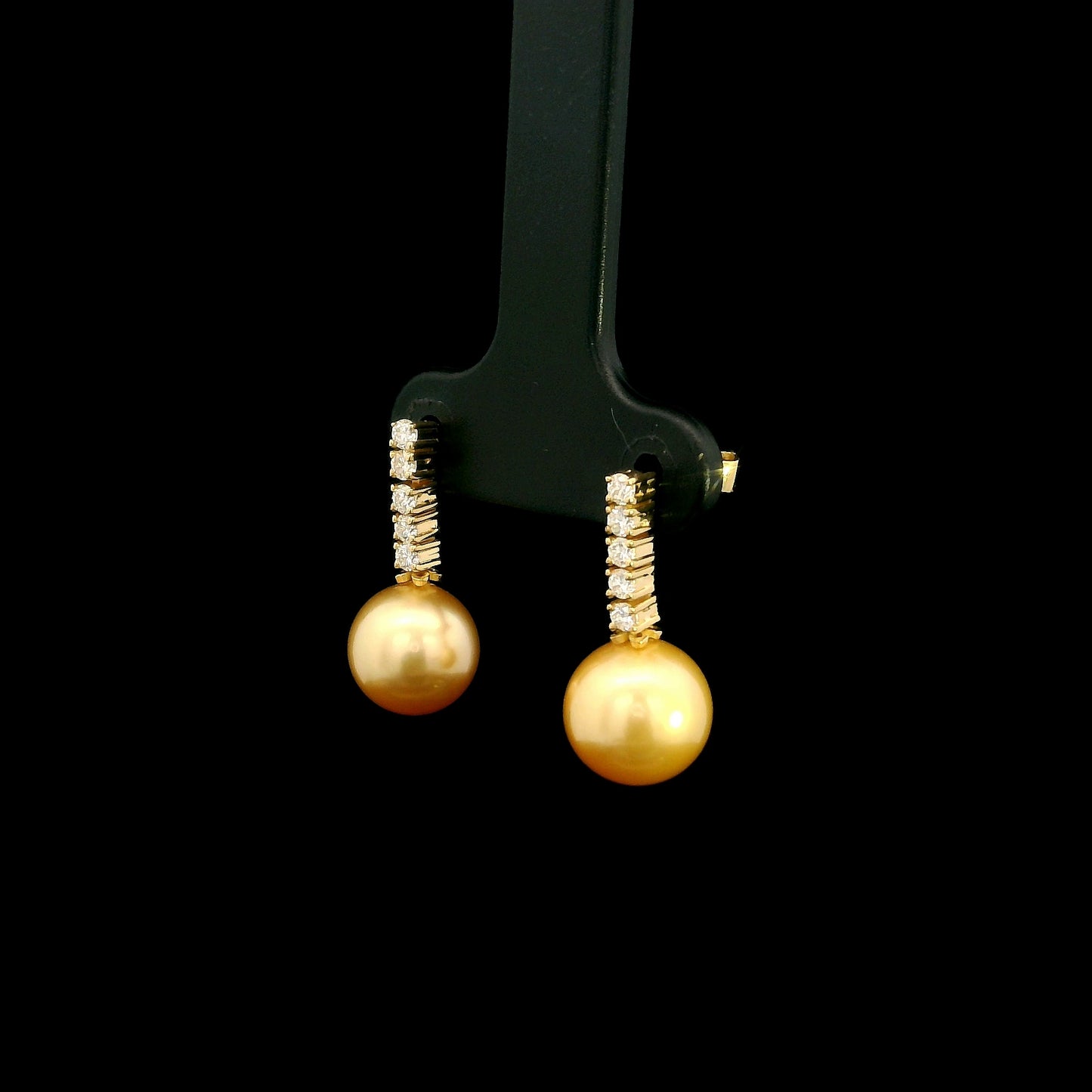 South Sea golden pearl and diamond earrings in 18K yellow gold with diamond-set bars and round golden pearls