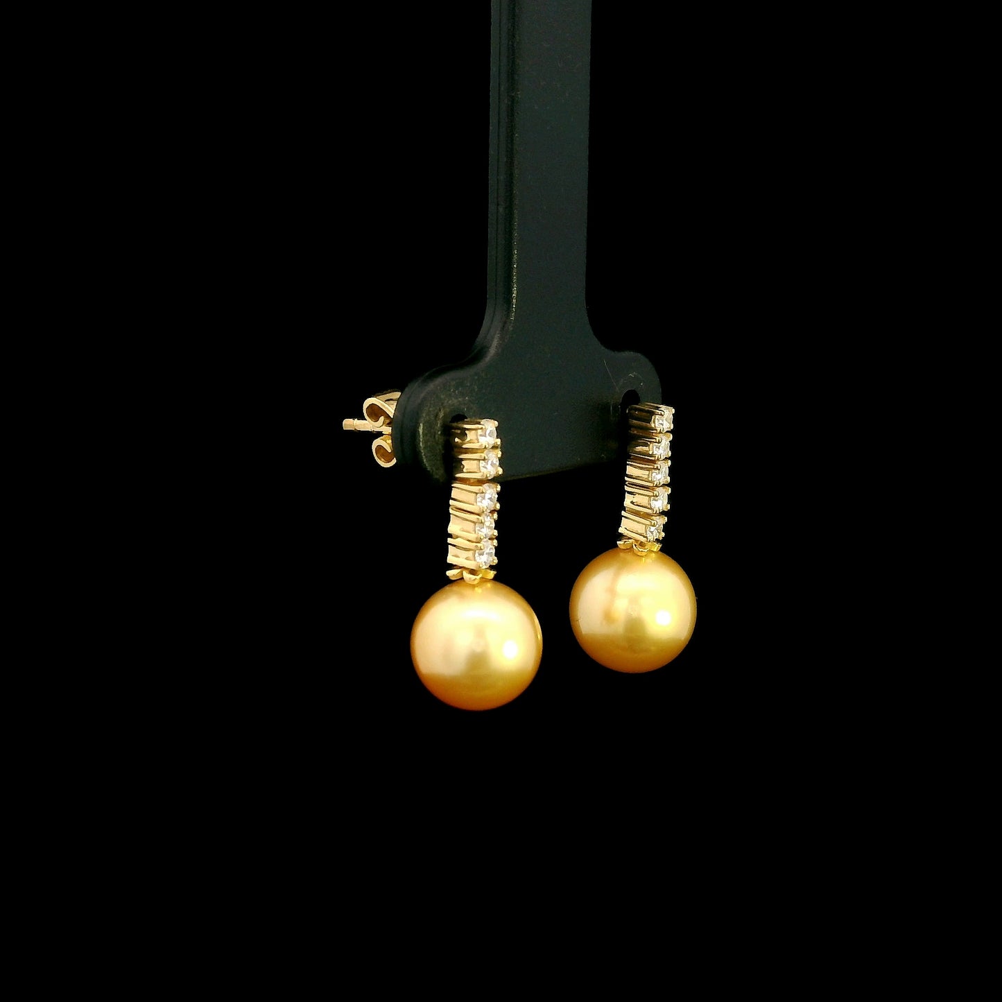 South Sea golden pearl and diamond earrings in 18K yellow gold with diamond-set bars and round golden pearls