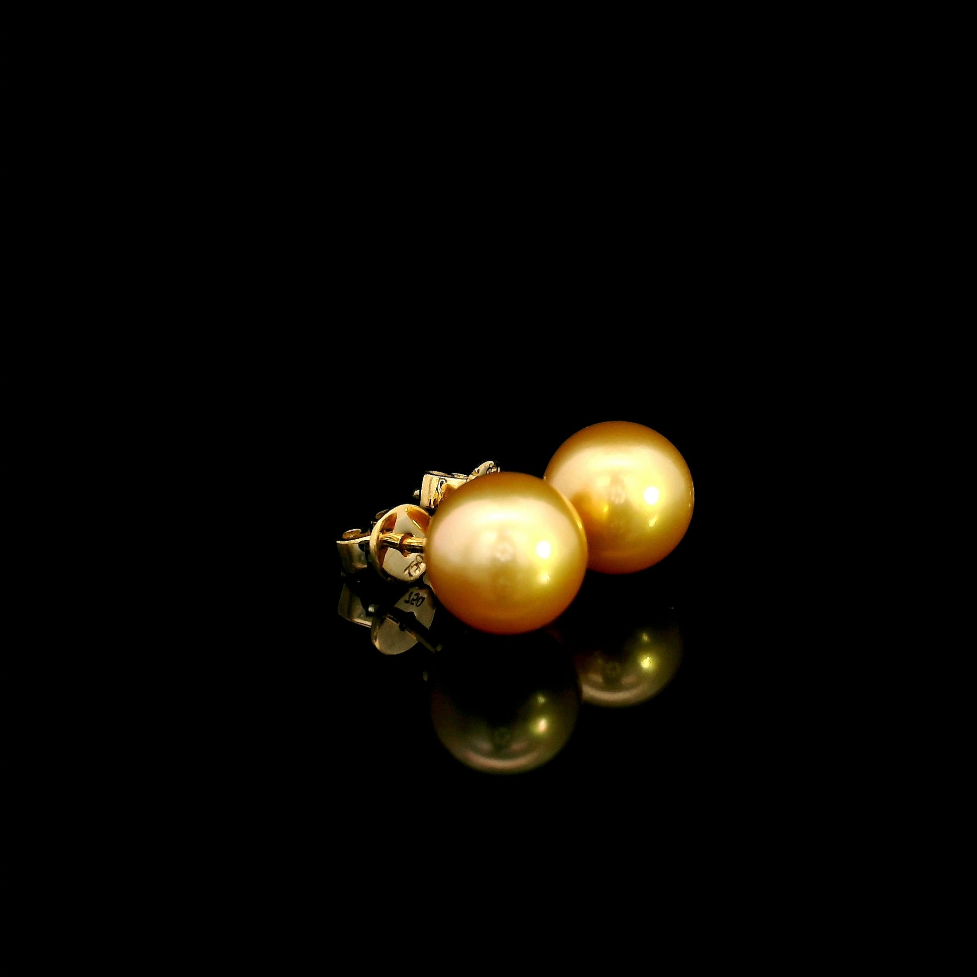 South Sea golden pearl stud earrings in 18K yellow gold with luminous round golden pearls