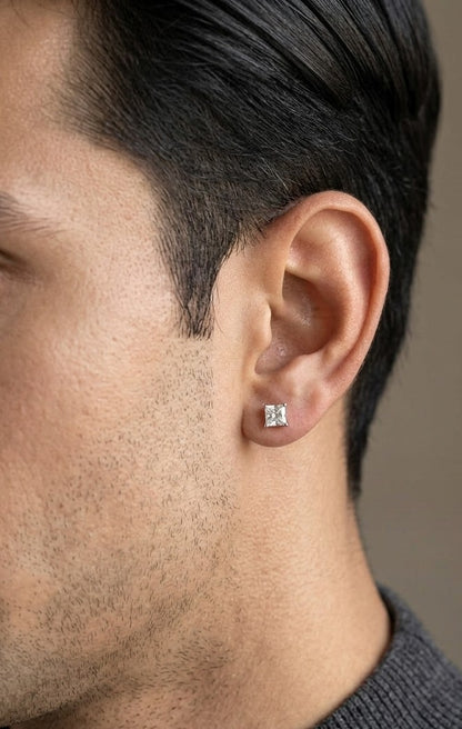 Single princess cut diamond stud earring in 18K white gold with 0.29 carat natural diamond