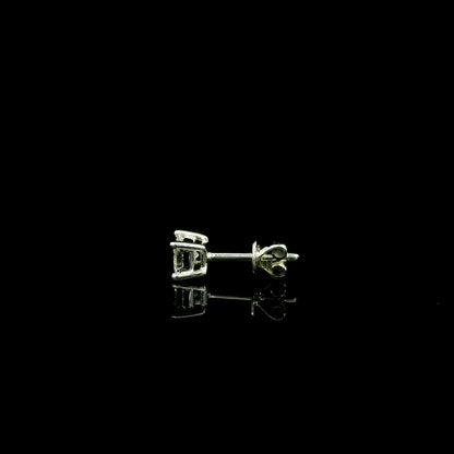 Single princess cut diamond stud earring in 18K white gold with 0.29 carat natural diamond