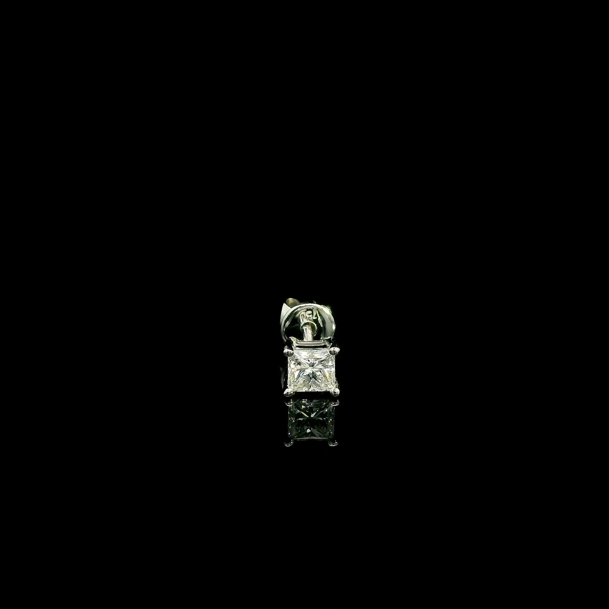 Single princess cut diamond stud earring in 18K white gold with 0.29 carat natural diamond