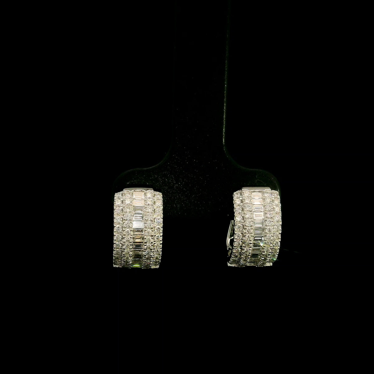 Baguette and round diamond hoop earrings in 18K white gold featuring a central baguette diamond row framed by round brilliant diamonds.