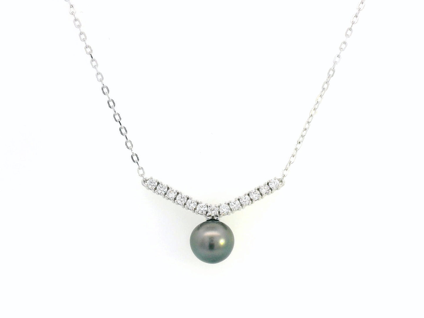 18K gold Tahitian black pearl necklace with 7x7.5MM pearl and 0.30 Ct diamonds, elegant black pearl pendant