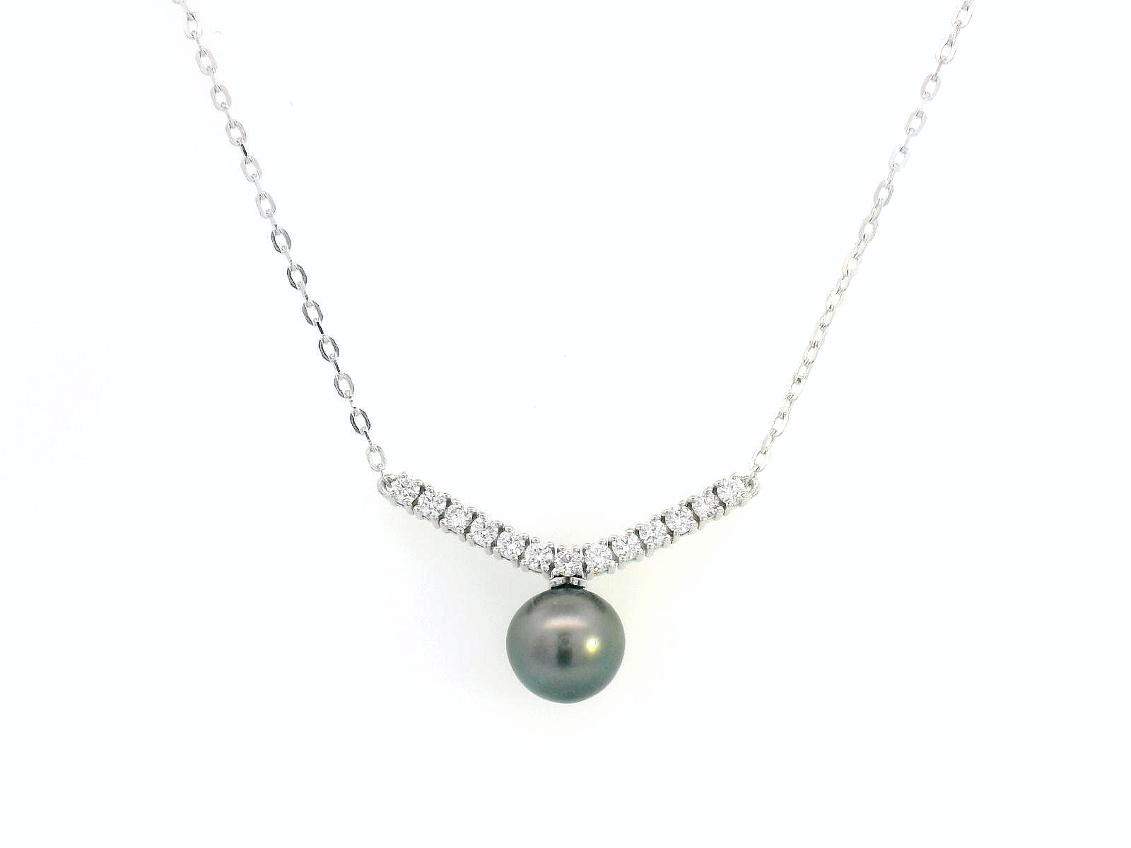 18K gold Tahitian black pearl necklace with 7x7.5MM pearl and 0.30 Ct diamonds, elegant black pearl pendant