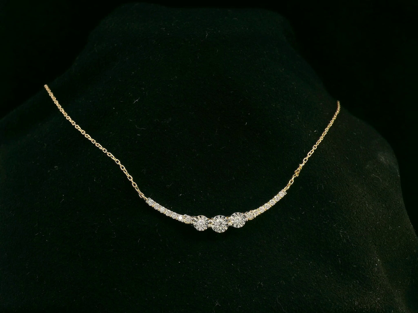 18K yellow gold diamond curve necklace – 0.15ct round brilliant diamonds in curved bar design, fine jewelry by Emirates Diamonds