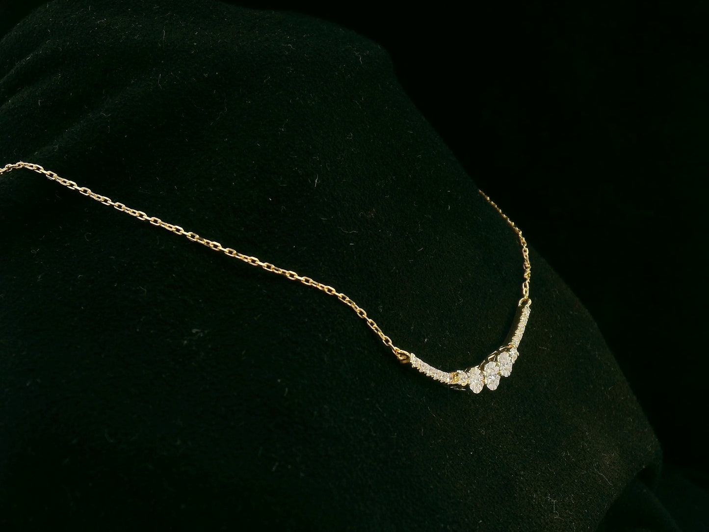 18K yellow gold diamond curve necklace – 0.15ct round brilliant diamonds in curved bar design, fine jewelry by Emirates Diamonds