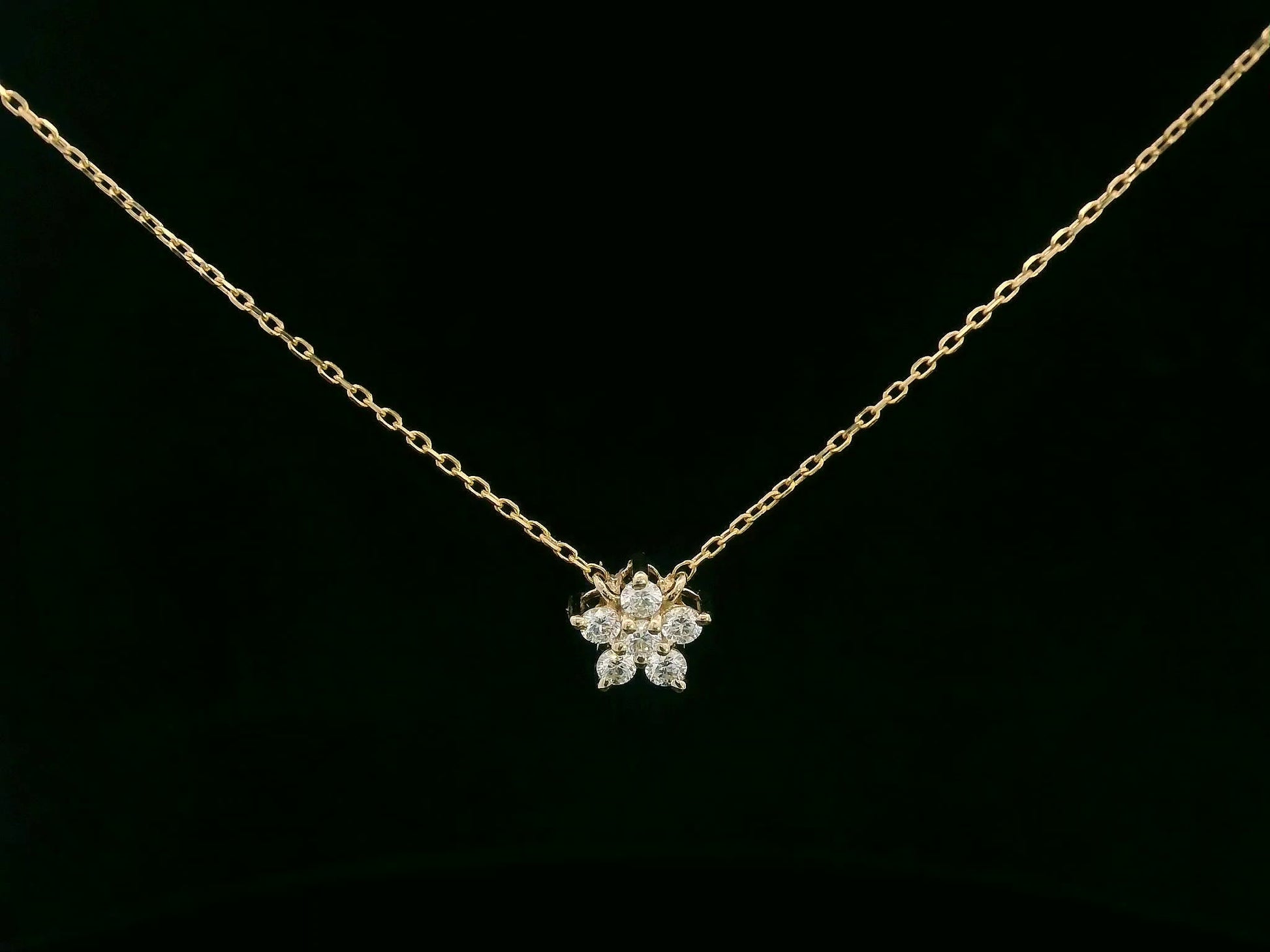 18K yellow gold diamond floral necklace – 0.20ct round brilliant cluster pendant on fine chain, fine jewelry by Emirates Diamonds