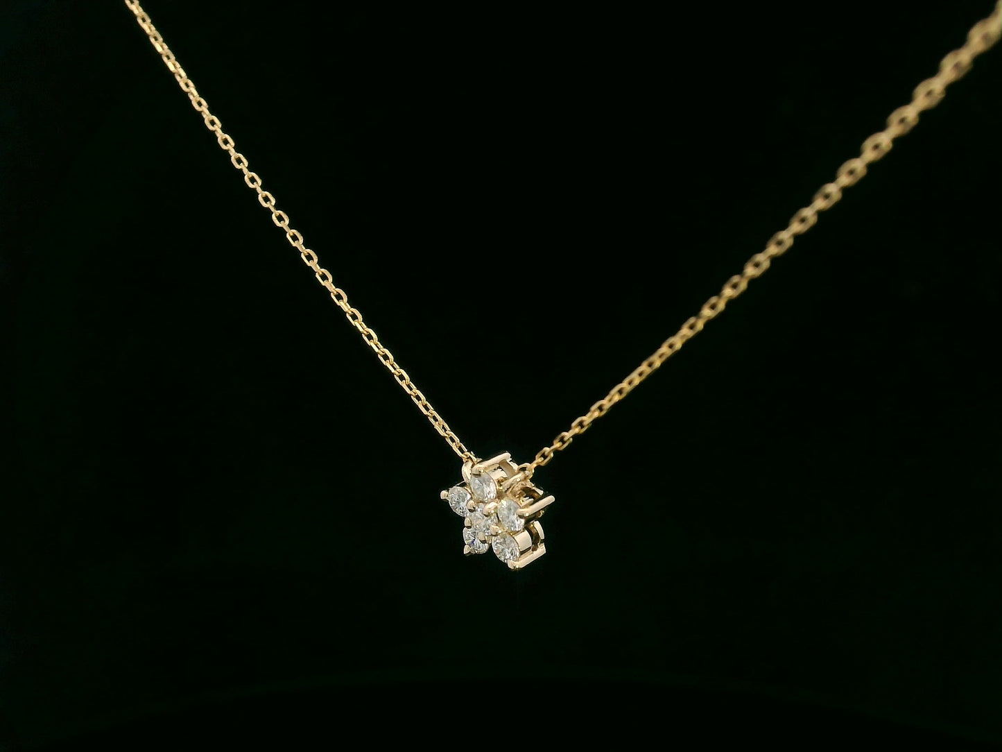 18K yellow gold diamond floral necklace – 0.20ct round brilliant cluster pendant on fine chain, fine jewelry by Emirates Diamonds