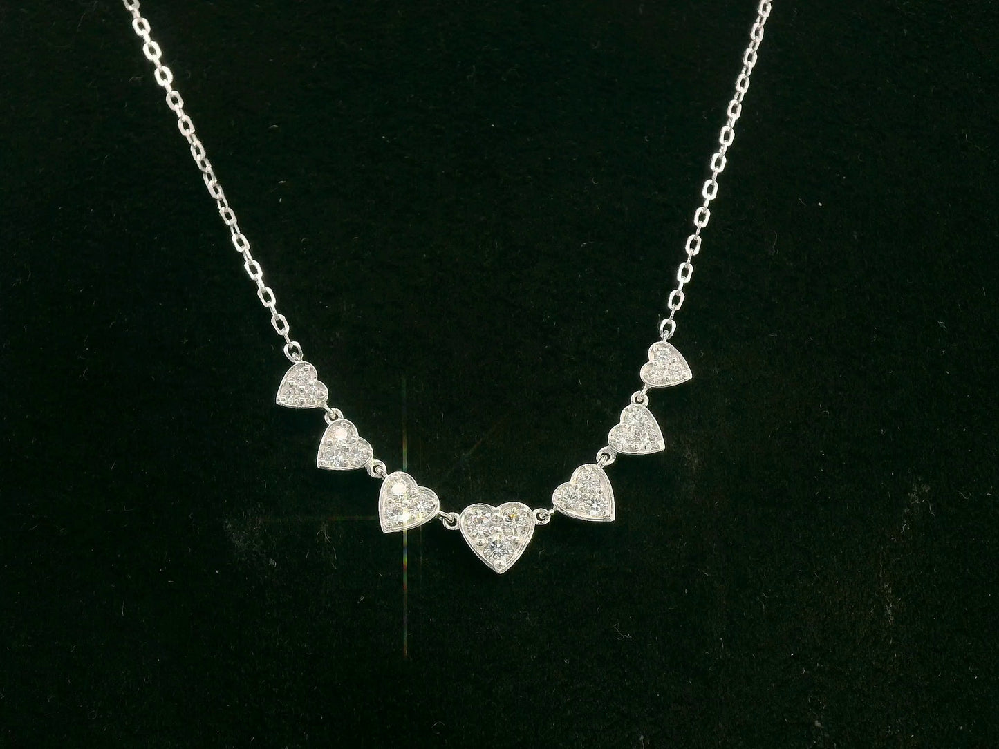 Diamond heart cascade necklace in 18K white gold – pavé hearts, 0.47 carat diamonds, Emirates Diamonds.