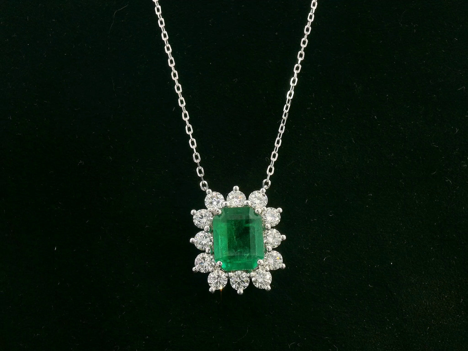 Emerald and diamond halo necklace in 18K white gold – 3.09ct emerald with 1.41ct diamond halo, fine jewelry by Emirates Diamonds